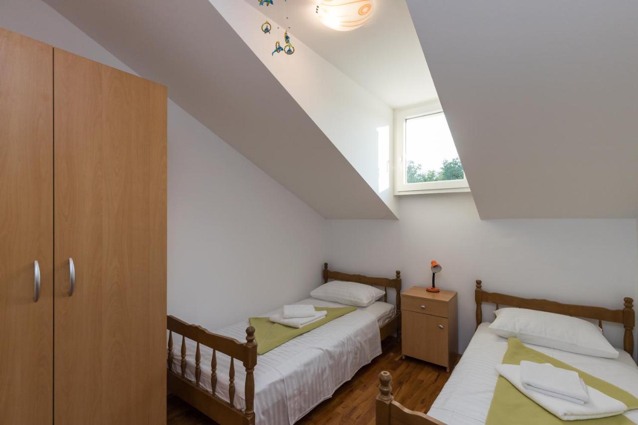 Apartment Zora Čilipi エクステリア 写真