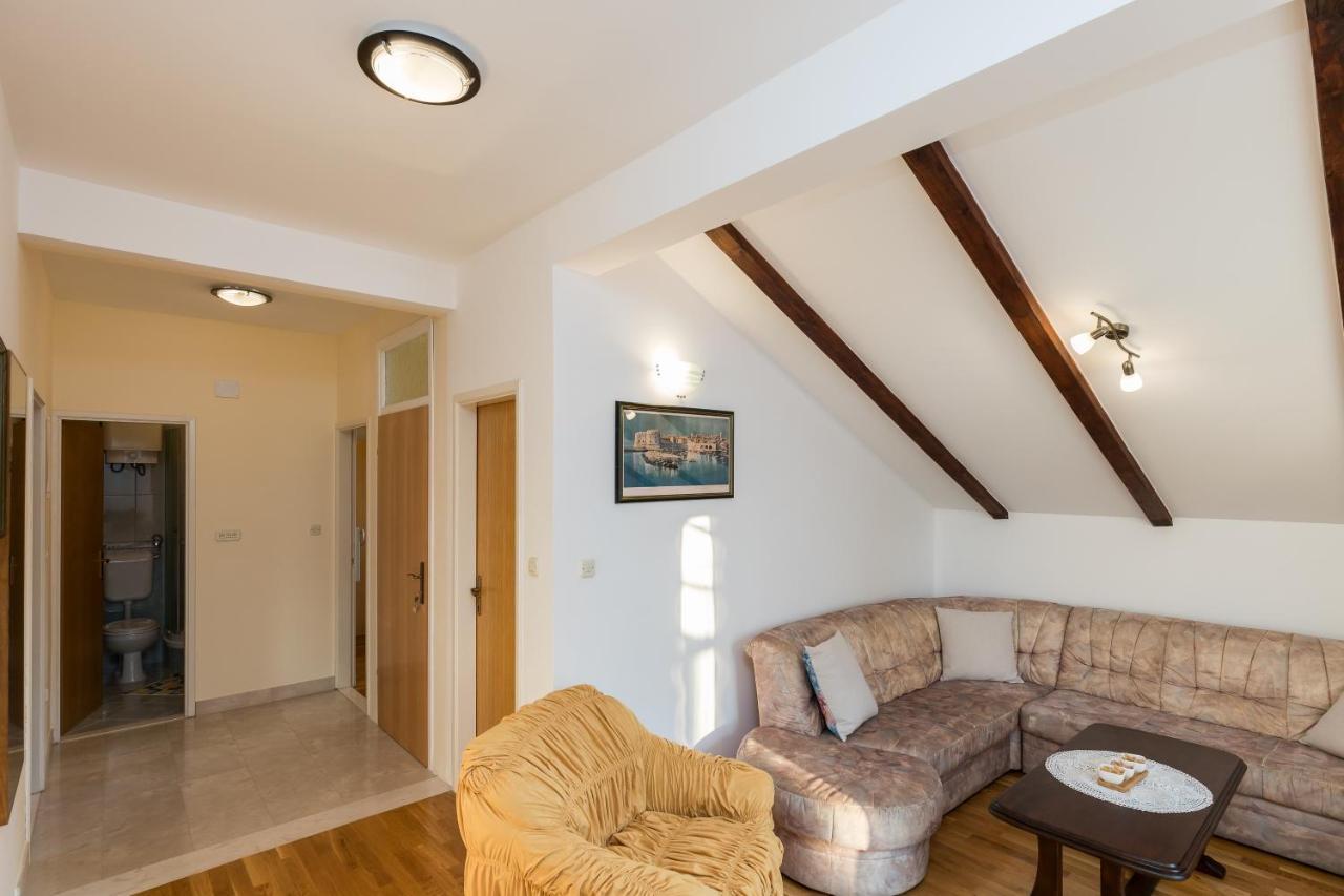 Apartment Zora Čilipi エクステリア 写真
